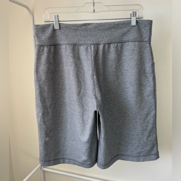 Lululemon be still Bermuda shorts - Picture 2 of 5